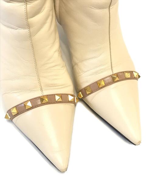 VALENTINO GARAVANI（ヴァレンティノ・ガラヴァーニ）VALENTINO GARAVANI (ヴァレンティノ・ガラヴァーニ) Rockstud leather boots アイボリー サイズ:37の古着・服飾アイテム