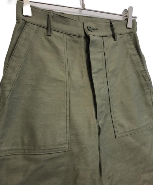 HYKE（ハイク）HYKE (ハイク) BACK SATIN BAKER PANTS カーキ サイズ:1 未使用品の古着・服飾アイテム