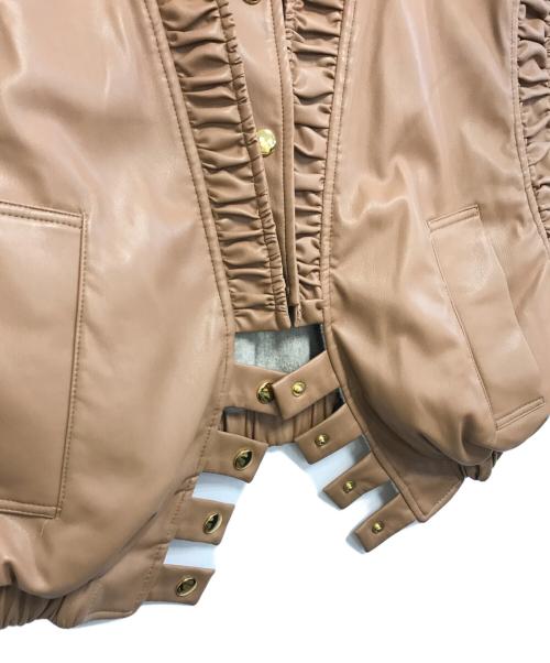 FUMIE=TANAKA（フミエタナカ）FUMIE=TANAKA (フミエタナカ) Fレザーギャザーベスト ベージュ サイズ:1の古着・服飾アイテム