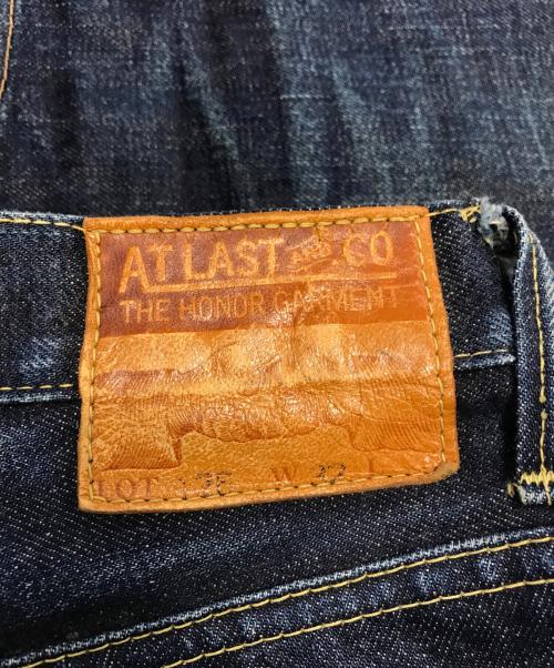 ATLAST & CO（アットラスト）ATLAST & CO (アットラスト) デニムパンツ インディゴ サイズ:32の古着・服飾アイテム
