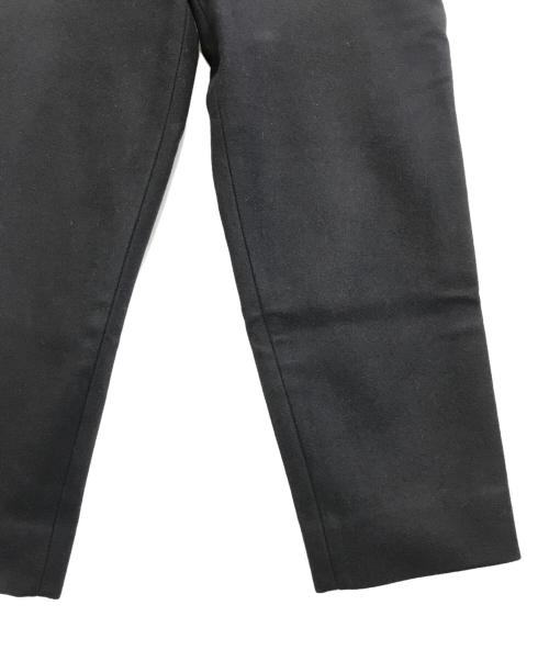 COMOLI（コモリ）COMOLI (コモリ) メルトンバックストラップパンツ ブラック サイズ:2の古着・服飾アイテム
