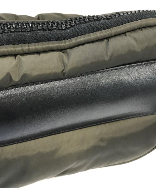 MONCLER（モンクレール）MONCLER (モンクレール) クロス ボディバッグ オリーブの古着・服飾アイテム