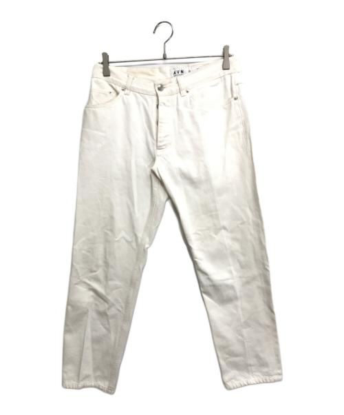 AVN（エーヴィーエヌ）AVN (エーヴィーエヌ) テーパードデニムパンツ ホワイト サイズ:W31の古着・服飾アイテム