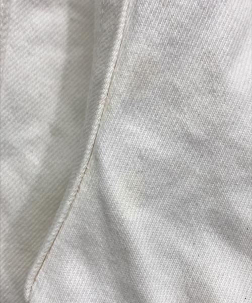 AVN（エーヴィーエヌ）AVN (エーヴィーエヌ) テーパードデニムパンツ ホワイト サイズ:W31の古着・服飾アイテム