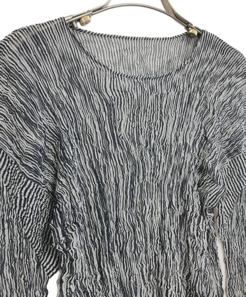 ISSEY MIYAKE（イッセイミヤケ）ISSEY MIYAKE (イッセイミヤケ) シワ加工プリーツカットソー ブラック サイズ:Mの古着・服飾アイテム