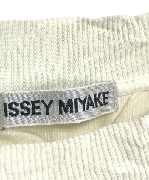 ISSEY MIYAKE（イッセイミヤケ）ISSEY MIYAKE (イッセイミヤケ) シワ加工カットソー アイボリー サイズ:Mの古着・服飾アイテム