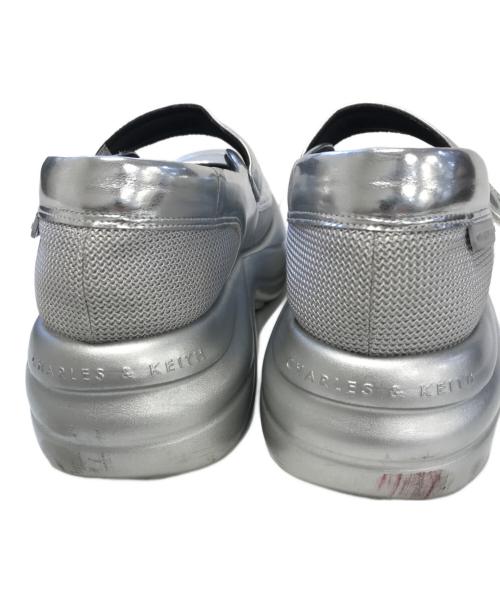 CHARLES & KEITH（チャールズアンドキース）CHARLES & KEITH (チャールズ＆キース) サンダル シルバー サイズ:39の古着・服飾アイテム