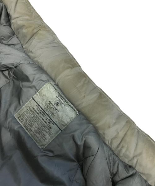 VINTAGE MILITARY（ヴィンテージ ミリタリー）VINTAGE MILITARY (ヴィンテージ ミリタリー) US ARMY ECW Parka Wild Things グレー サイズ:Medium-Regularの古着・服飾アイテム