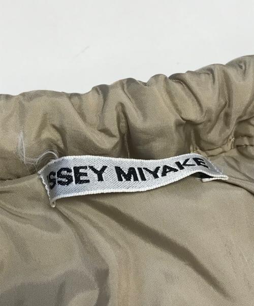 ISSEY MIYAKE（イッセイミヤケ）ISSEY MIYAKE (イッセイミヤケ) ドローコードダウンスカート ベージュ サイズ:3の古着・服飾アイテム