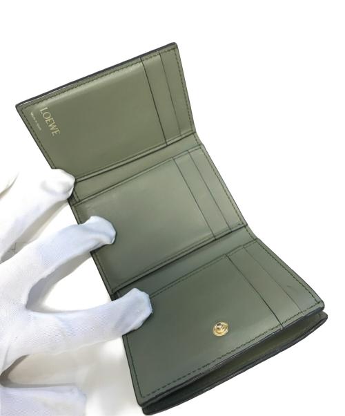 LOEWE（ロエベ）LOEWE (ロエベ) リピートトライフォールドウォレット グリーンの古着・服飾アイテム