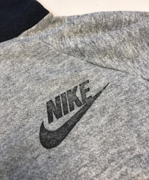 NIKE（ナイキ）NIKE (ナイキ) プルオーバーパーカー グレー サイズ:Mの古着・服飾アイテム