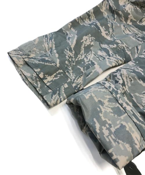 USAF（ユーエスエーエフ）USAF (ユーエスエーエフ) デジタルカモ レインパーカー カーキ サイズ:Mの古着・服飾アイテム