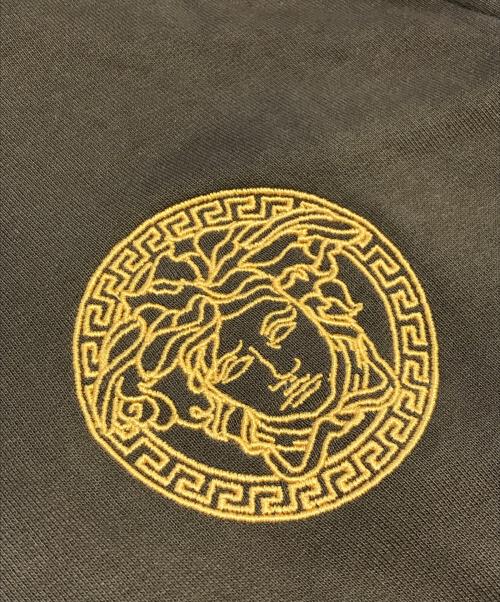 VERSACE（ヴェルサーチェ）VERSACE (ヴェルサーチェ) メデューサロゴ刺繍パーカー グリーン サイズ:Mの古着・服飾アイテム