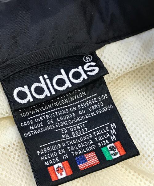 adidas（アディダス）adidas (アディダス) ナイロンジャケット ホワイト×ブラック サイズ:Mの古着・服飾アイテム