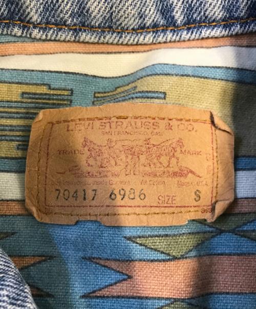 LEVI'S（リーバイス）LEVI'S (リーバイス) 裏ネイティブ柄デニムジャケット インディゴ サイズ:Sの古着・服飾アイテム