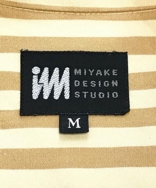 IM ISSEY MIYAKE（アイエムイッセイミヤケ）im ISSEY MIYAKE (アイエムイッセイミヤケ) バンドカラーストライプシャツ カーキ サイズ:Mの古着・服飾アイテム