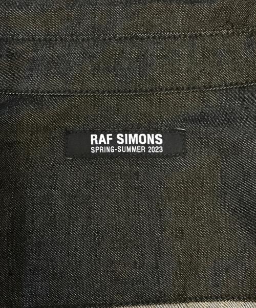 RAF SIMONS（ラフシモンズ）RAF SIMONS (ラフシモンズ) OVERSIZED DENIM SHIRT WITH LEATHER PATCH ブラック サイズ:XSの古着・服飾アイテム
