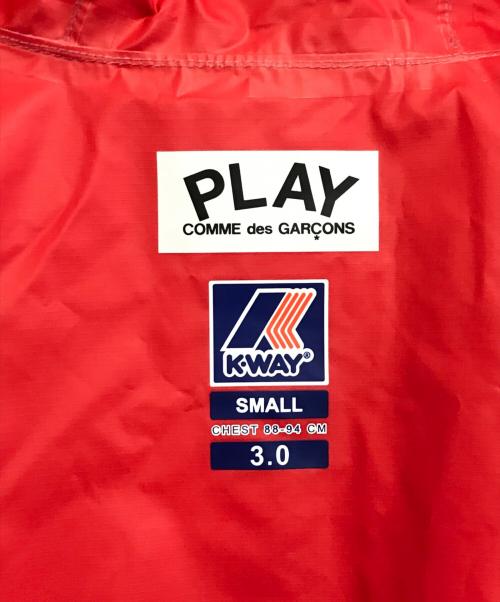 PLAY COMME des GARCONS（プレイコムデギャルソン）PLAY COMME des GARCONS (プレイコムデギャルソン) K-WAY (ケイウェイ) フーデッドジャケット レッド サイズ:Ｓの古着・服飾アイテム