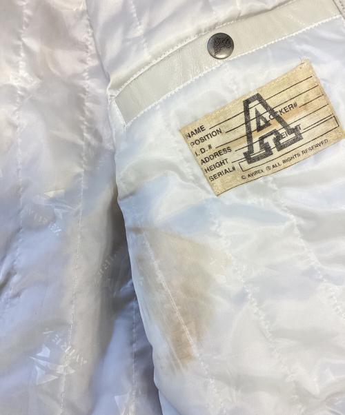 AVIREX（アヴィレックス）AVIREX (アヴィレックス) レザースタジャン アイボリー サイズ:XLの古着・服飾アイテム