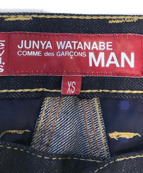 COMME des GARCONS JUNYA WATANABE MAN（コム デ ギャルソン ジュンヤ ワタナベ マン）COMME des GARCONS JUNYA WATANABE MAN (コム デ ギャルソン ジュンヤ ワタナベ マン) LEVI'S (リーバイス) 立体裁断カスタマイズデニムパンツ インディゴ サイズ:XSの古着・服飾アイテム