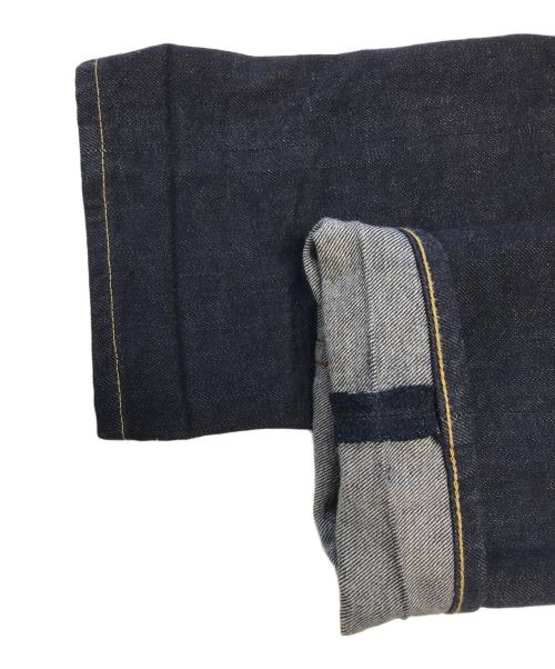 COMME des GARCONS JUNYA WATANABE MAN（コム デ ギャルソン ジュンヤ ワタナベ マン）COMME des GARCONS JUNYA WATANABE MAN (コム デ ギャルソン ジュンヤ ワタナベ マン) LEVI'S (リーバイス) 立体裁断カスタマイズデニムパンツ インディゴ サイズ:XSの古着・服飾アイテム