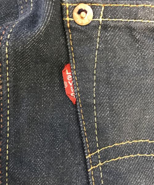 COMME des GARCONS JUNYA WATANABE MAN（コム デ ギャルソン ジュンヤ ワタナベ マン）COMME des GARCONS JUNYA WATANABE MAN (コム デ ギャルソン ジュンヤ ワタナベ マン) LEVI'S (リーバイス) 立体裁断カスタマイズデニムパンツ インディゴ サイズ:XSの古着・服飾アイテム