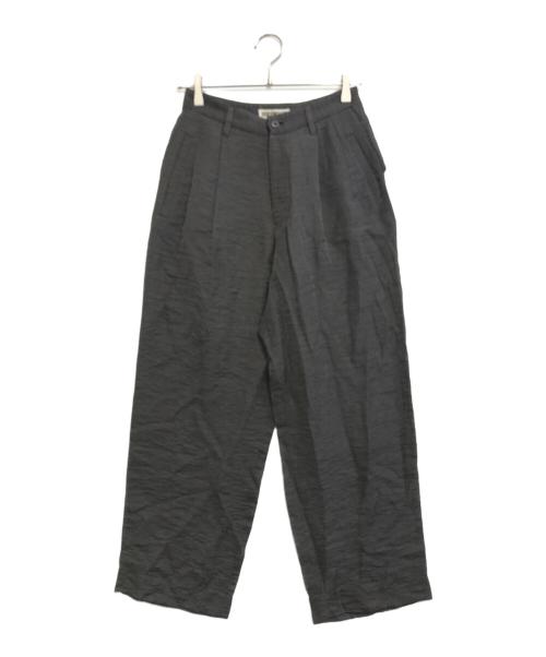 ISSEY MIYAKE（イッセイミヤケ）ISSEY MIYAKE (イッセイミヤケ) ナイロンレーヨンタックパンツ チャコールグレー サイズ:Mの古着・服飾アイテム