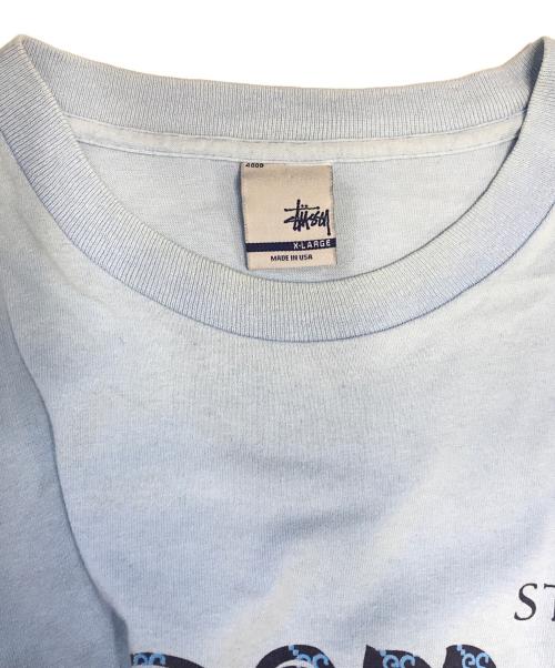 stussy（ステューシー）stussy (ステューシー) プリントTシャツ スカイブルー サイズ:XLの古着・服飾アイテム