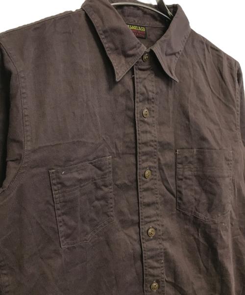 ATLAST & CO（アットラスト）ATLAST & CO (アットラスト) チンスト付シャツ ブラウン サイズ:2の古着・服飾アイテム