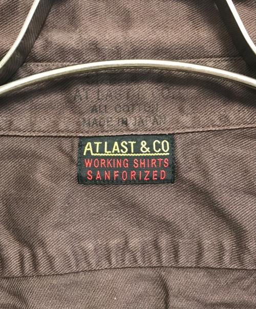 ATLAST & CO（アットラスト）ATLAST & CO (アットラスト) チンスト付シャツ ブラウン サイズ:2の古着・服飾アイテム