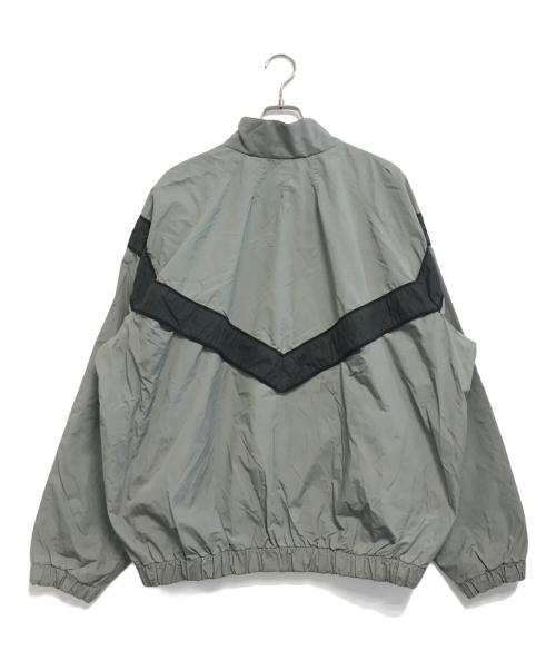 VINTAGE MILITARY（ヴィンテージ ミリタリー）VINTAGE MILITARY (ヴィンテージ ミリタリー) US ARMY トレーニングジャケット グレー サイズ:L-Rの古着・服飾アイテム