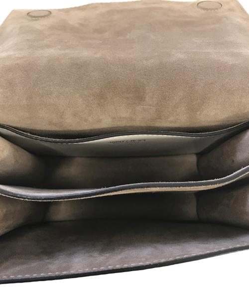 JIMMY CHOO（ジミーチュウ）JIMMY CHOO (ジミーチュウ) マデリンショルダーバッグ アイボリーの古着・服飾アイテム