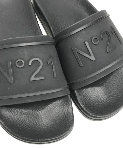 N°21（ヌメロヴェントゥーノ）N°21 (ヌメロヴェントゥーロ) フラットサンダル ブラック サイズ:36の古着・服飾アイテム