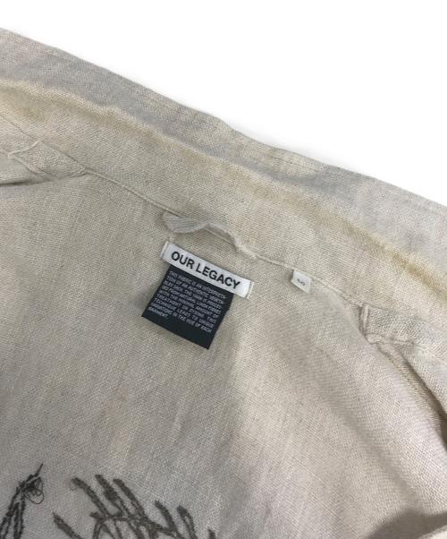 OUR LEGACY（アワーレガシー）OUR LEGACY (アワーレガシー) BOX SHIRT SCARECROW EMBROIDERY ベージュ サイズ:50の古着・服飾アイテム