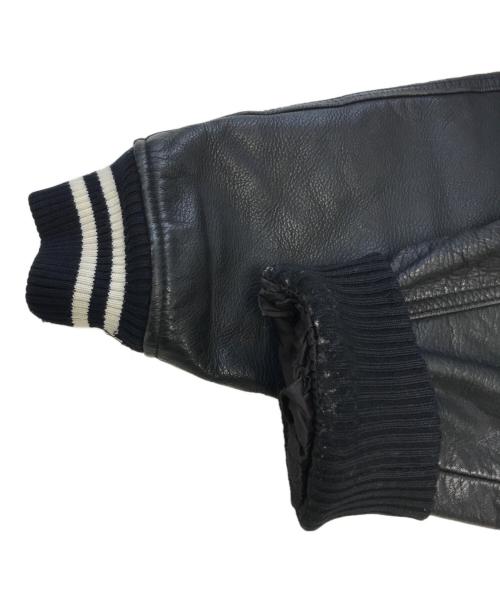 AVIREX（アヴィレックス）AVIREX (アヴィレックス) アーチロゴスタジャン ブラック サイズ:Mの古着・服飾アイテム