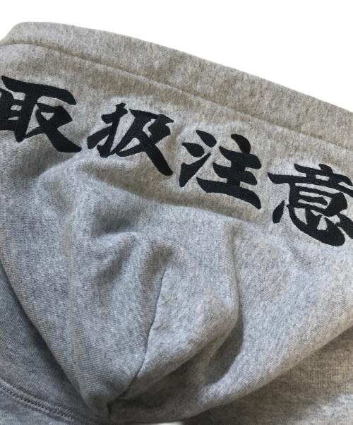 BlackEyePatch（ブラックアイパッチ）BlackEyePatch (ブラックアイパッチ) VERDY (ヴェルディ) プルオーバーパーカー グレー サイズ:Lの古着・服飾アイテム