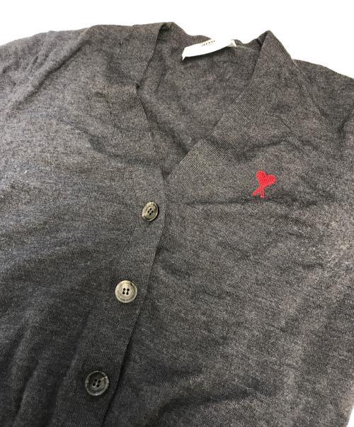 AMI Alexandre Mattiussi（アミアレクサンドルマテュッシ）AMI Alexandre Mattiussi (アミアレクサンドルマテュッシ) ロゴニットカーディガン グレー サイズ:Mの古着・服飾アイテム