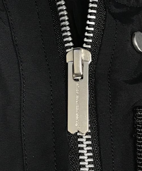 WHITE MOUNTAINEERING（ホワイトマウンテ二アニング）WHITE MOUNTAINEERING (ホワイトマウンテ二アニング) ASYMMETRY FLIGHT JACKET ブラック サイズ:SIZE 3の古着・服飾アイテム