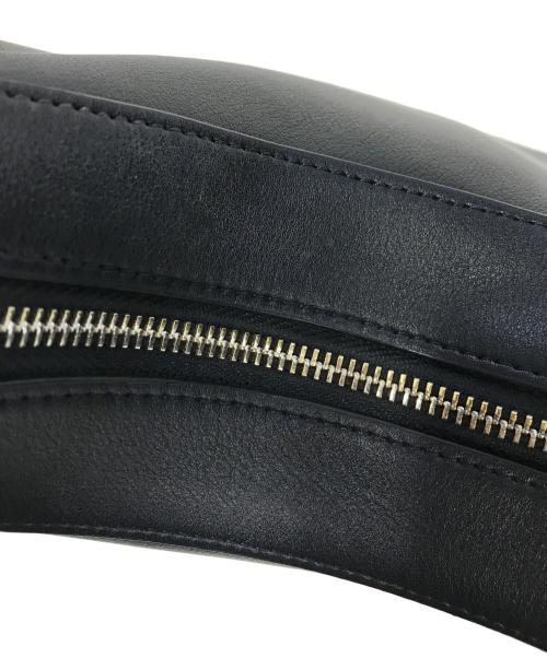FOLNUA（フォルニュア）FOLNUA (フォルニュア) OVAL BAG PLAIN ブラックの古着・服飾アイテム