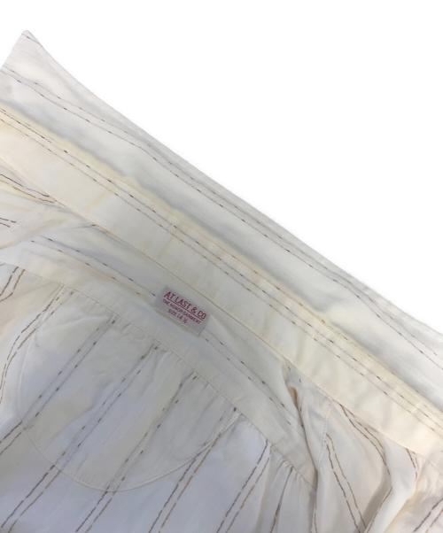 ATLAST & CO（アットラスト）ATLAST & CO (アットラスト) マチ付シャツ ベージュ サイズ:14 1/2の古着・服飾アイテム