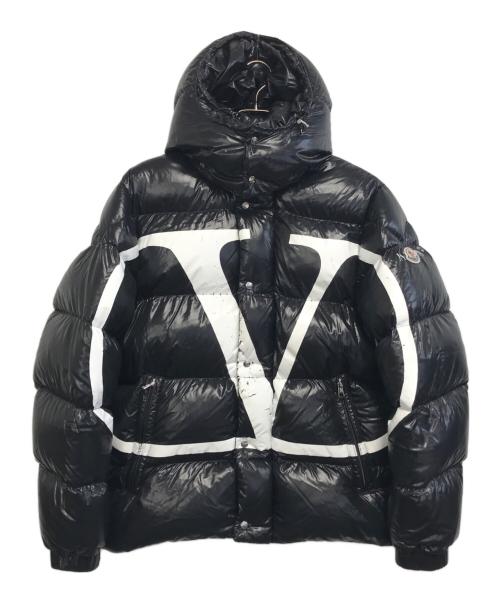 MONCLER（モンクレール）MONCLER (モンクレール) VALENTINO (ヴァレンティノ) ロゴプリントナイロンフーデッドダウンジャケット ブラック サイズ:48の古着・服飾アイテム