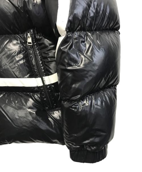 MONCLER（モンクレール）MONCLER (モンクレール) VALENTINO (ヴァレンティノ) ロゴプリントナイロンフーデッドダウンジャケット ブラック サイズ:48の古着・服飾アイテム