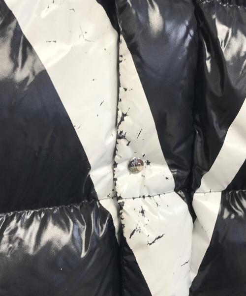 MONCLER（モンクレール）MONCLER (モンクレール) VALENTINO (ヴァレンティノ) ロゴプリントナイロンフーデッドダウンジャケット ブラック サイズ:48の古着・服飾アイテム