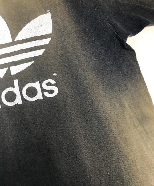 adidas（アディダス）adidas (アディダス) 両面ロゴプリントTシャツ カーキ サイズ:Lの古着・服飾アイテム