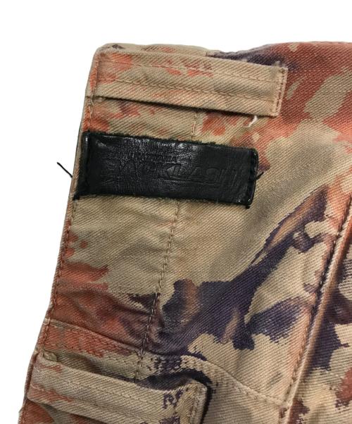 ISAMU KATAYAMA BACKLASH（イサムカタヤマ・バックラッシュ）ISAMU KATAYAMA BACKLASH (イサムカタヤマ・バックラッシュ) 総柄カーゴパンツ ブラウン サイズ:Mの古着・服飾アイテム