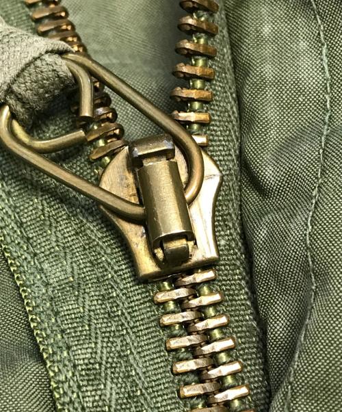 VINTAGE MILITARY（ヴィンテージ ミリタリー）VINTAGE MILITARY (ヴィンテージ ミリタリー) US ARMY M-65 フィッシュテールパーカー カーキ サイズ:SIZE XS-Rの古着・服飾アイテム