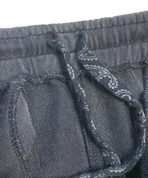 EVISU KURO（エビス クロ）EVISU KURO (エビス クロ) E刺繍 ディストレスド ルーズフィット スウェットパンツ ブラック サイズ:Sの古着・服飾アイテム