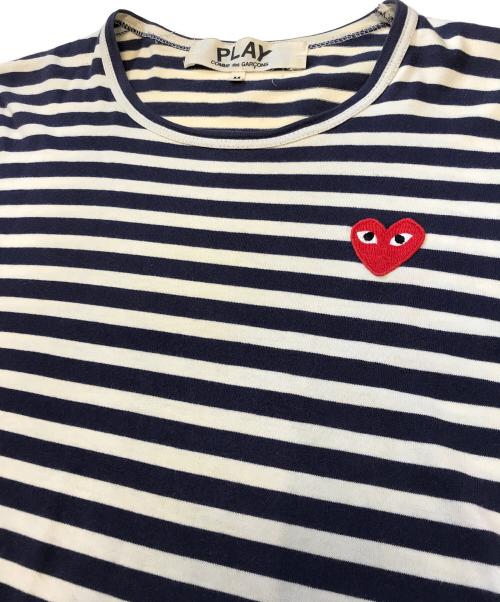PLAY COMME des GARCONS（プレイコムデギャルソン）PLAY COMME des GARCONS (プレイコムデギャルソン) ハートワッペンストライプロングスリーブTシャツ ネイビー サイズ:Mの古着・服飾アイテム