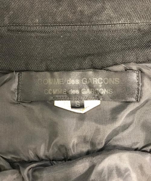 COMME des GARCONS COMME des GARCONS（コムデギャルソン コムデギャルソン）COMME des GARCONS COMME des GARCONS (コムデギャルソン コムデギャルソン) 丸襟ポリ縮絨ダブルコート ブラック サイズ:Sの古着・服飾アイテム