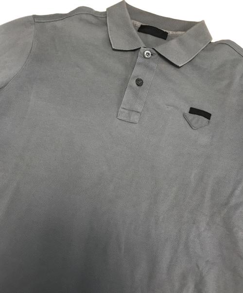 PRADA（プラダ）PRADA (プラダ) トライアングルロゴ 半袖ポロシャツ グレー サイズ:XSの古着・服飾アイテム